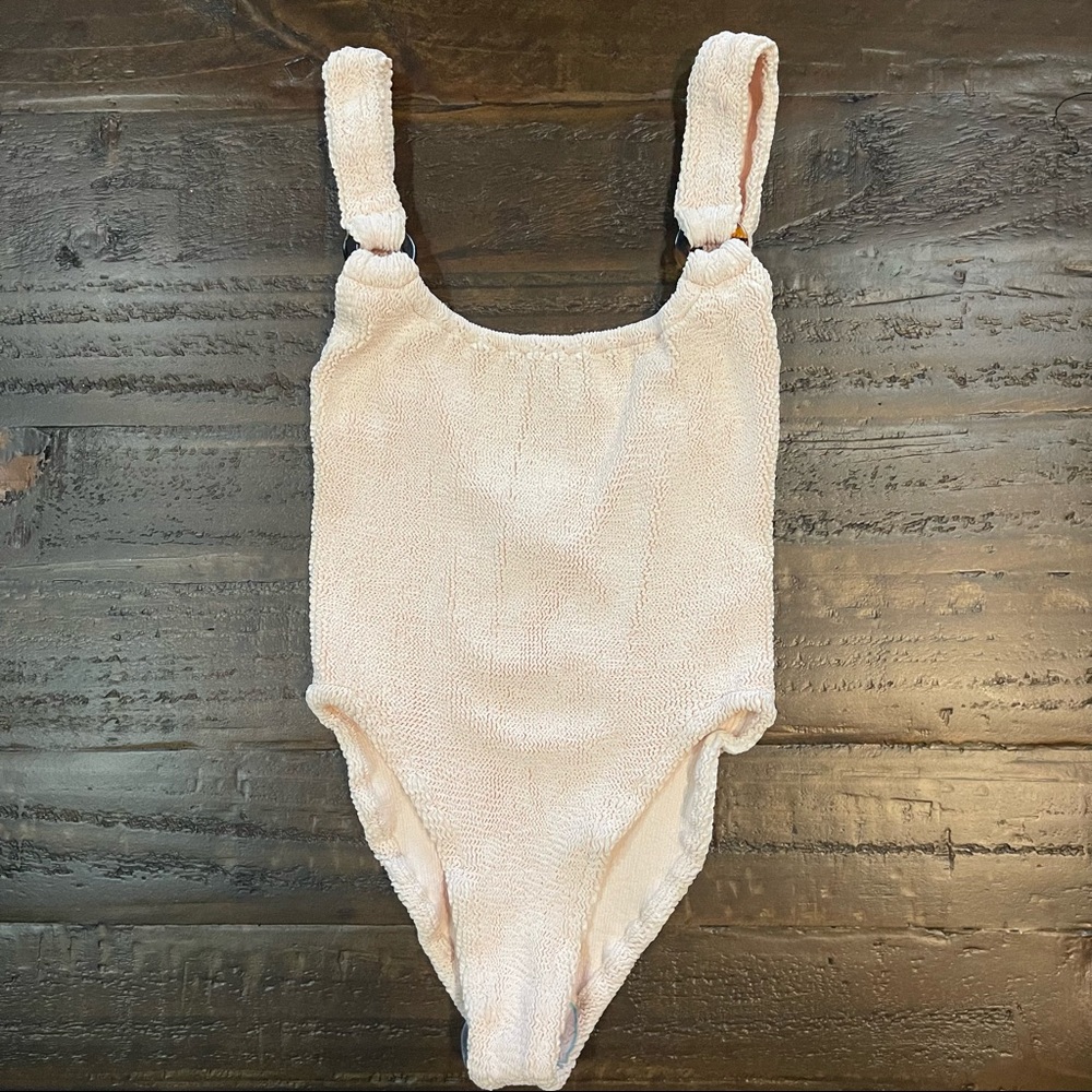 Hunza G - Domino Swim